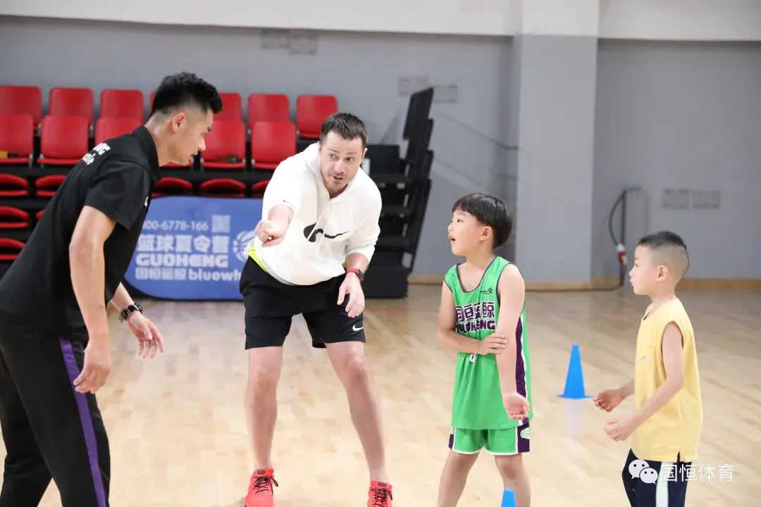刻苦训练篮球时如何避免受伤的建议_1